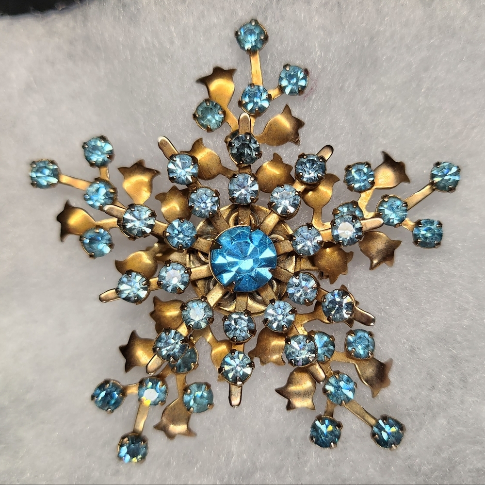 Vintage Blue Starburst Brooch
